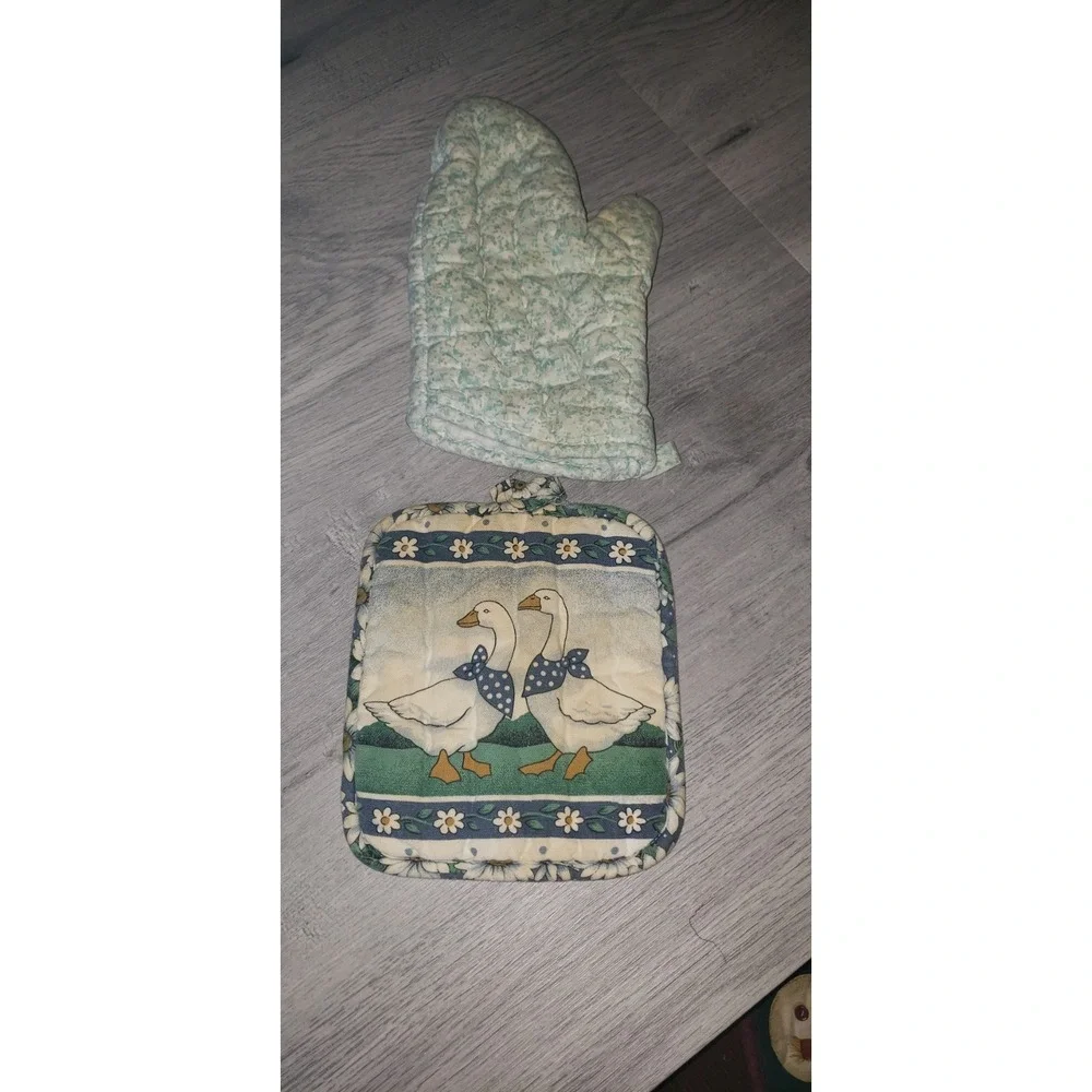 Vintage Country Goose Pot Holder and Oven Mitt Set Floral Daisy Cottagecore